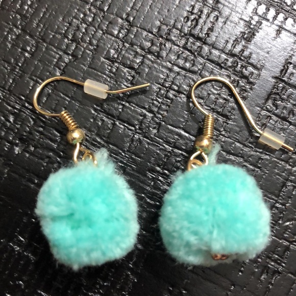 NWOT Gold Tone & Turquoise Pom Earrings! - Picture 4 of 6